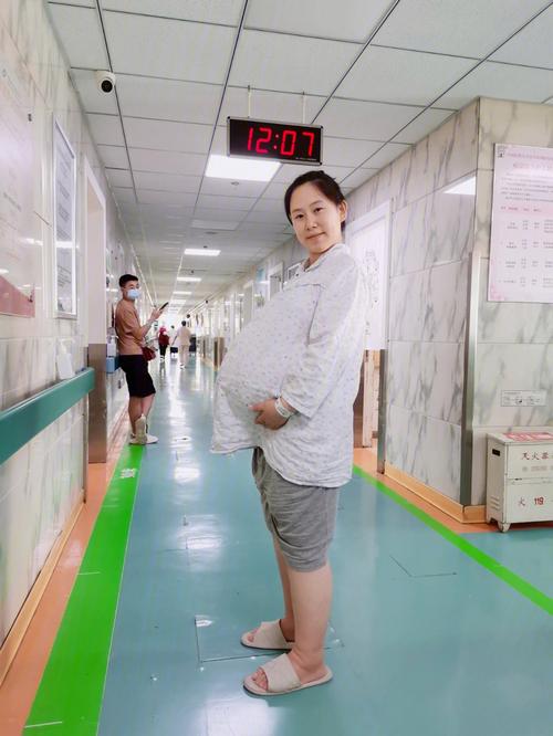 今晚开奖结果号码和双胞胎考场外跪爷爷与双胞胎兄弟跪求母亲回家